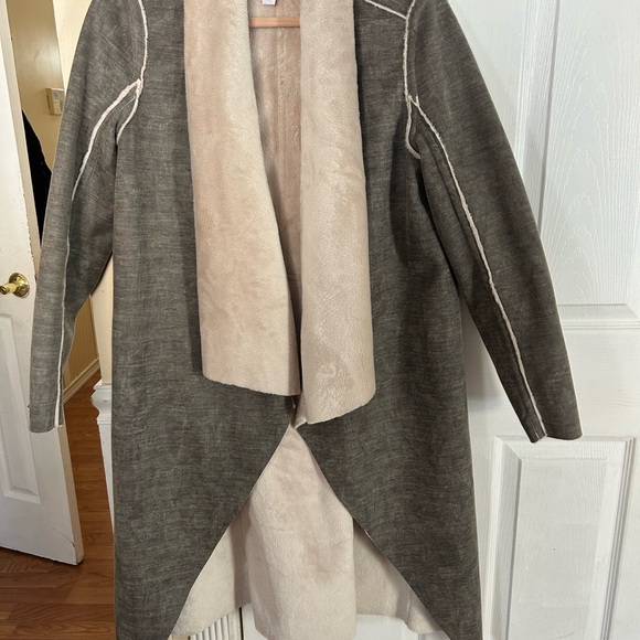 Anthropologie AMADI
Camilla Faux Sueded
Sherpa Wrap Open Long Jacket Medium - Picture 2 of 7